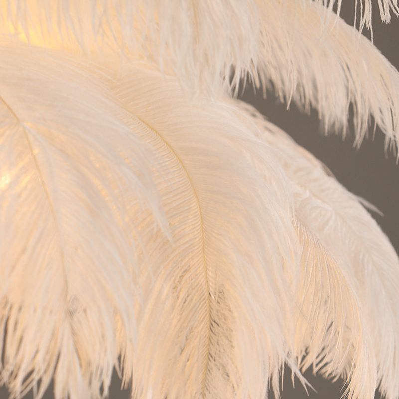 Lampadario Elegante Contemporaneo in Piume O'Moore, Bianco
