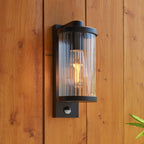 Newcombe Black PIR Luce da Parete Esterna Nera