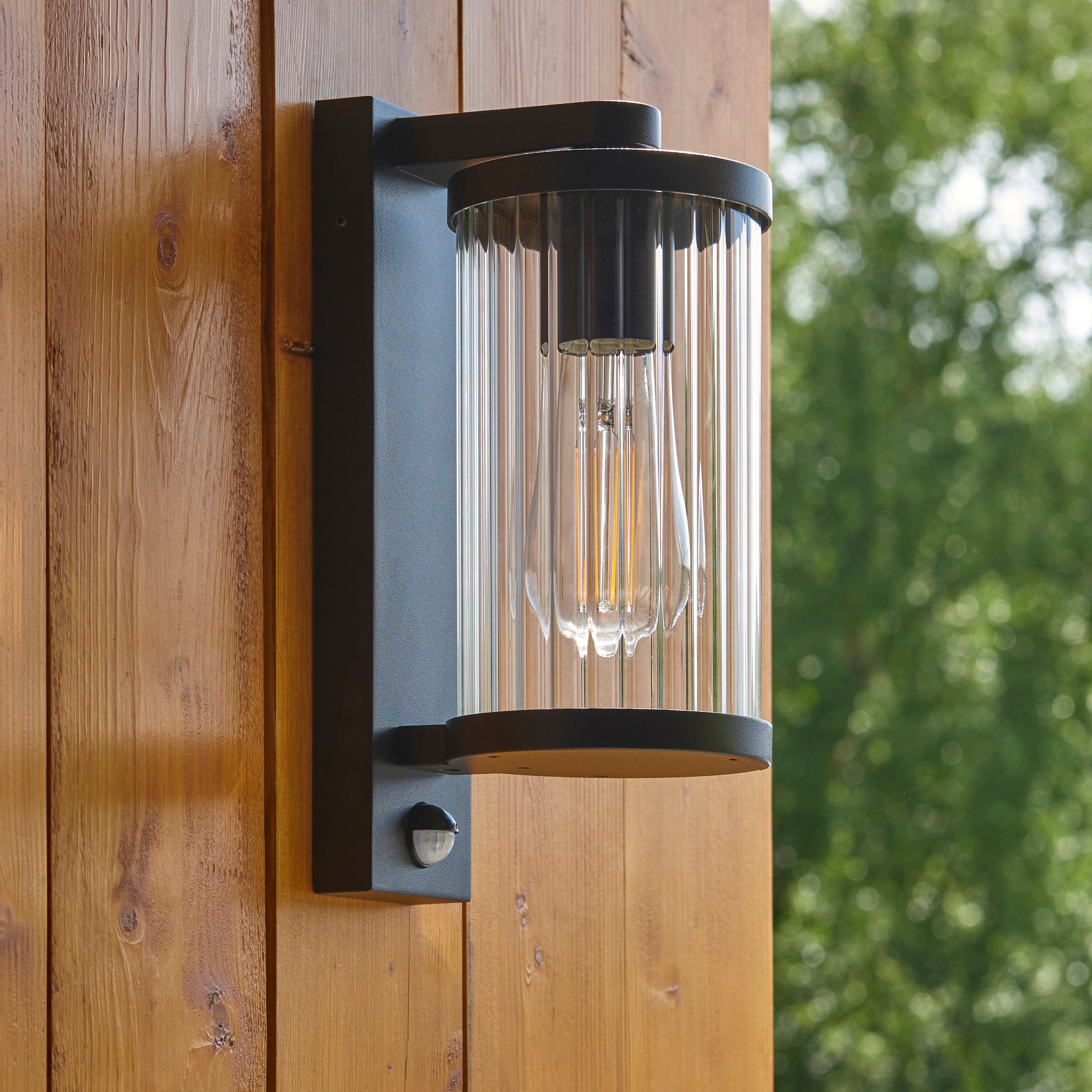 Newcombe Black PIR Luce da Parete Esterna Nera