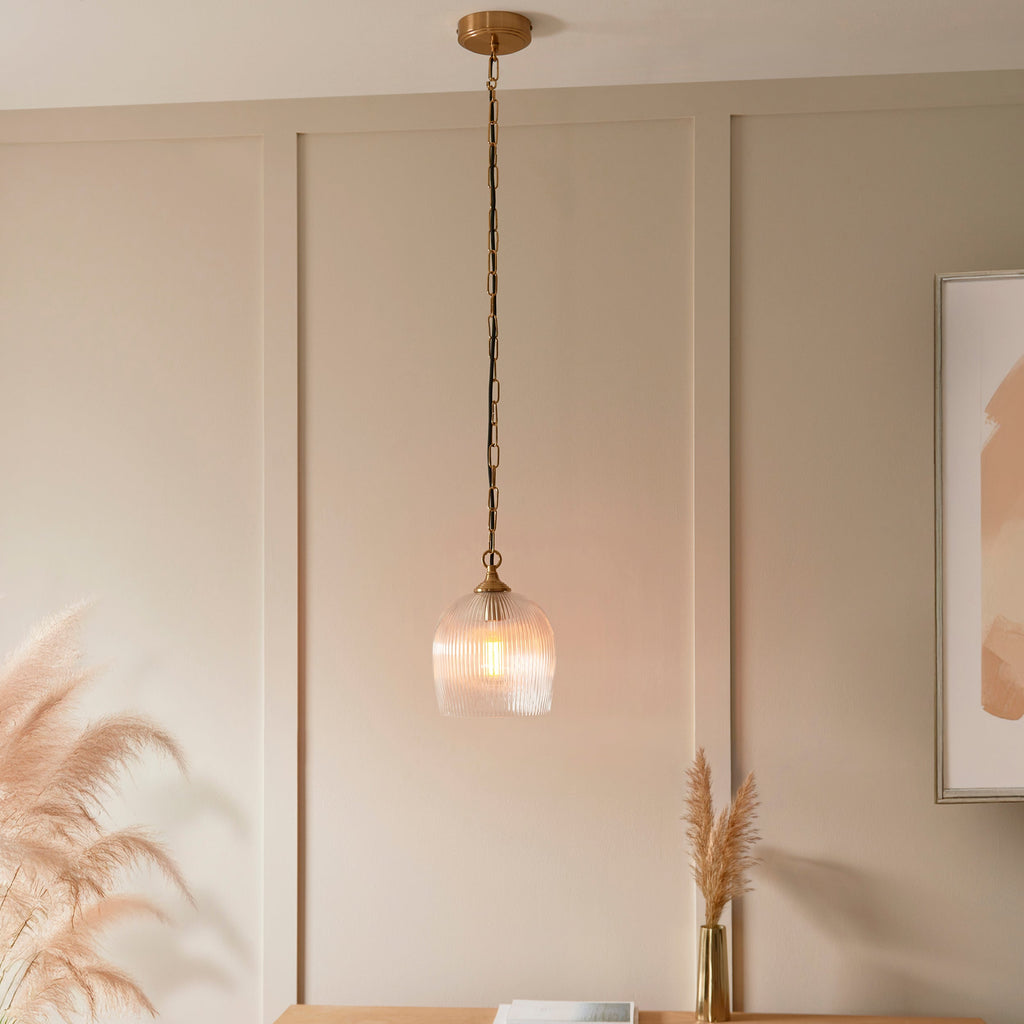 Lampadario in Ottone con Ombrello in Vetro Rigato Ashcroft