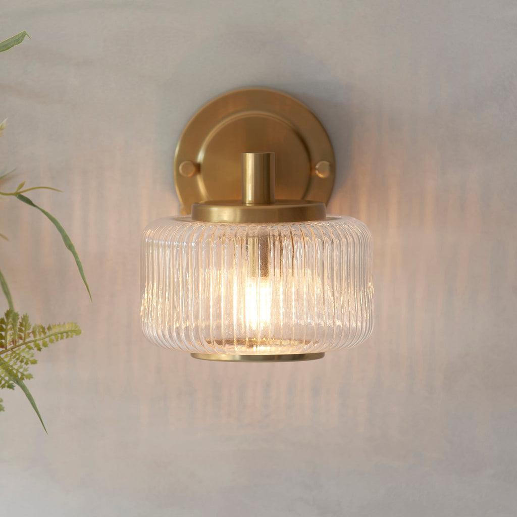 Applique da parete in ottone e vetro rigato Stamford