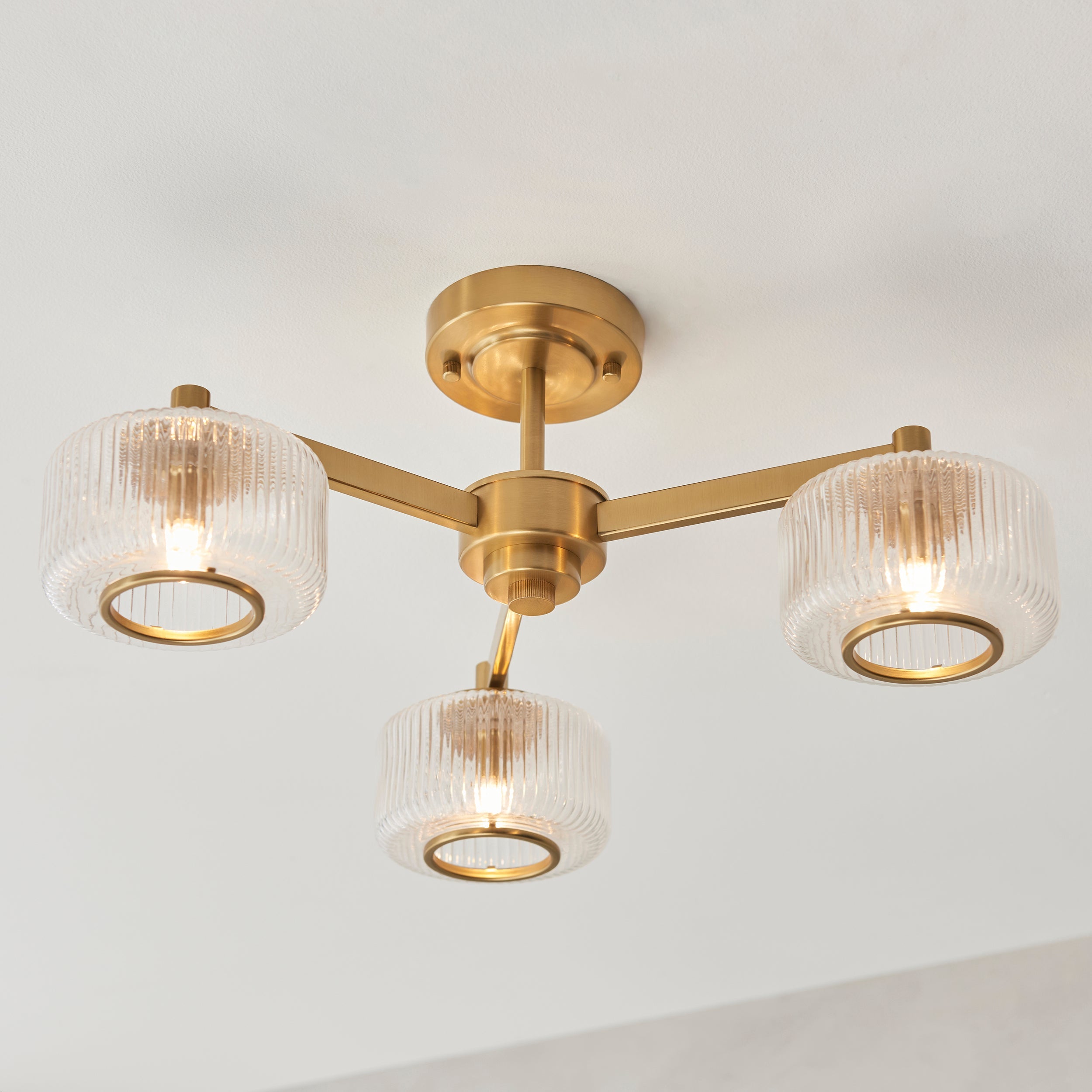 Stamford 3 Luci Ottone & Vetro Rigato Semi Flush