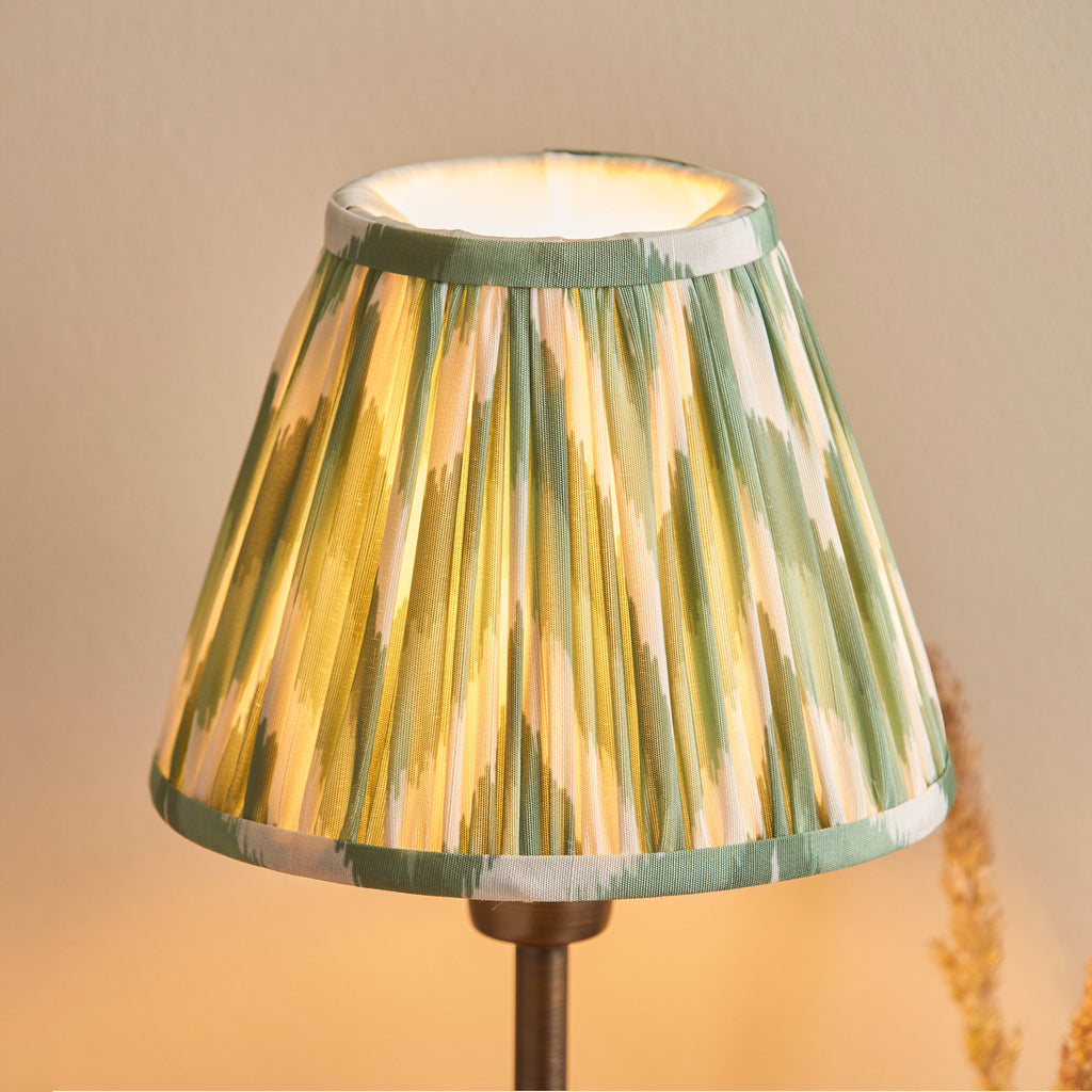Lampada da Tavolo Rise in Bronzo & Paralume Verde Ikat 16cm