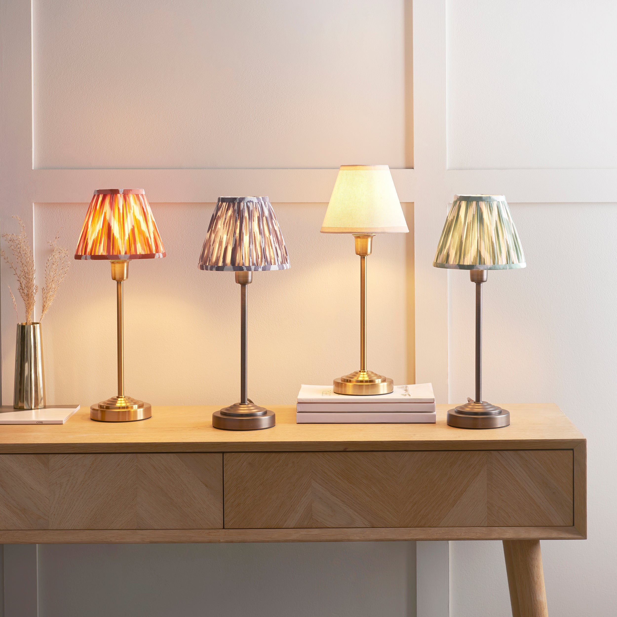Lampada da Tavolo Rise in Bronzo & Paralume Verde Ikat 16cm