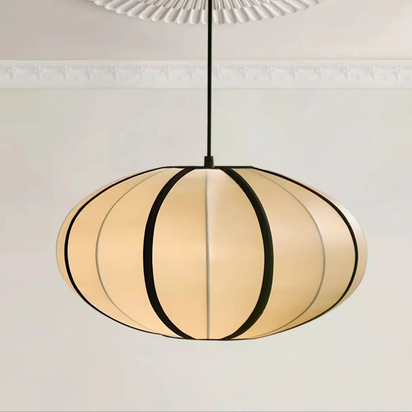Lampada a sospensione in carta ovale classica