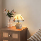 Lampada da Tavolo LED a Pallone Conico Pieghettato in Rattan Nordico Contemporaneo per Camera da Letto