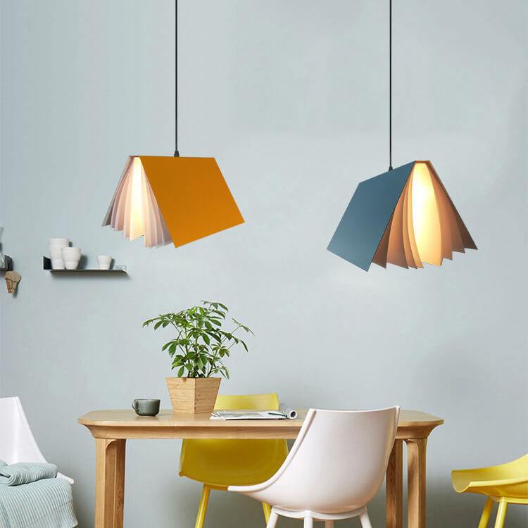 Lampada a sospensione in metallo PVC con paralume a forma di libro Flying Book 1-Light