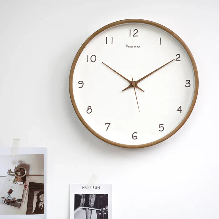QuietOak - Elegante orologio da parete analogico con movimento silenzioso