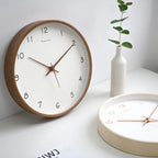 QuietOak - Elegante orologio da parete analogico con movimento silenzioso