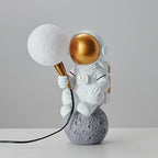 Lampada da parete a sconce con astronauta creativo contemporaneo in resina ABS 1 luce per camera da letto