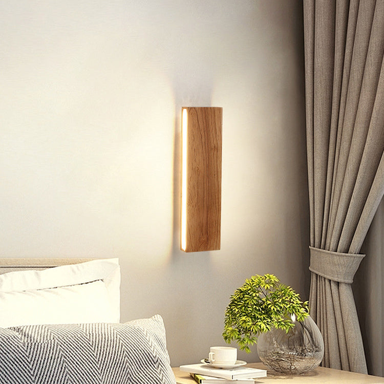 Lampada da parete LED a striscia in legno massello semplice