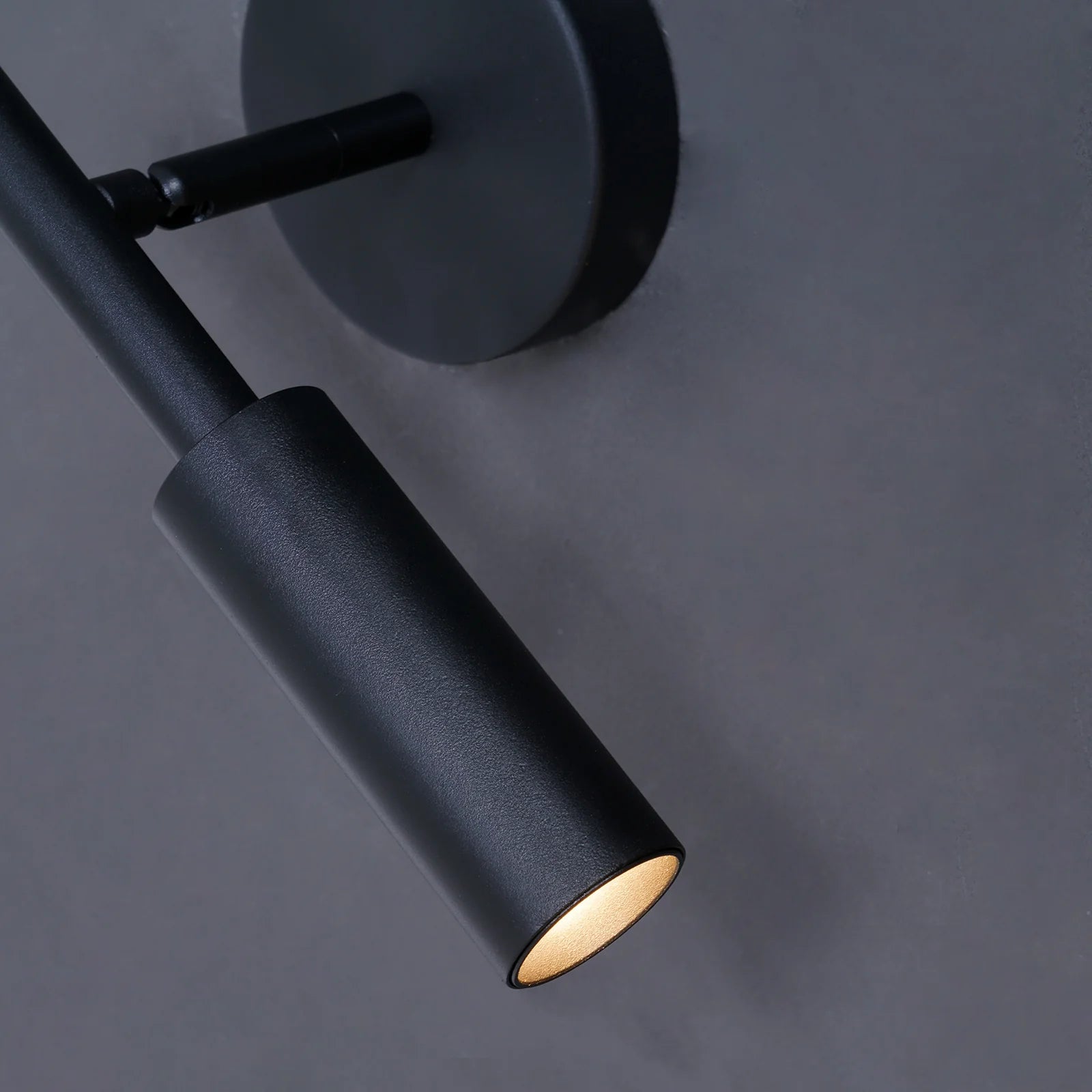 Lampada da Parete Minimalista in Ferro a Cilindro