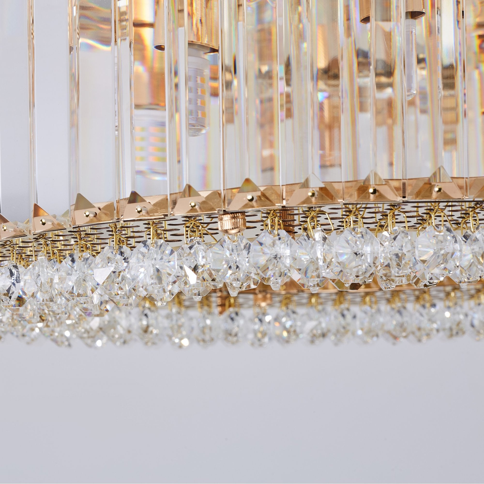 Lampadario Rotondo a Soffitto con 8 Luci in Oro e Cristallo