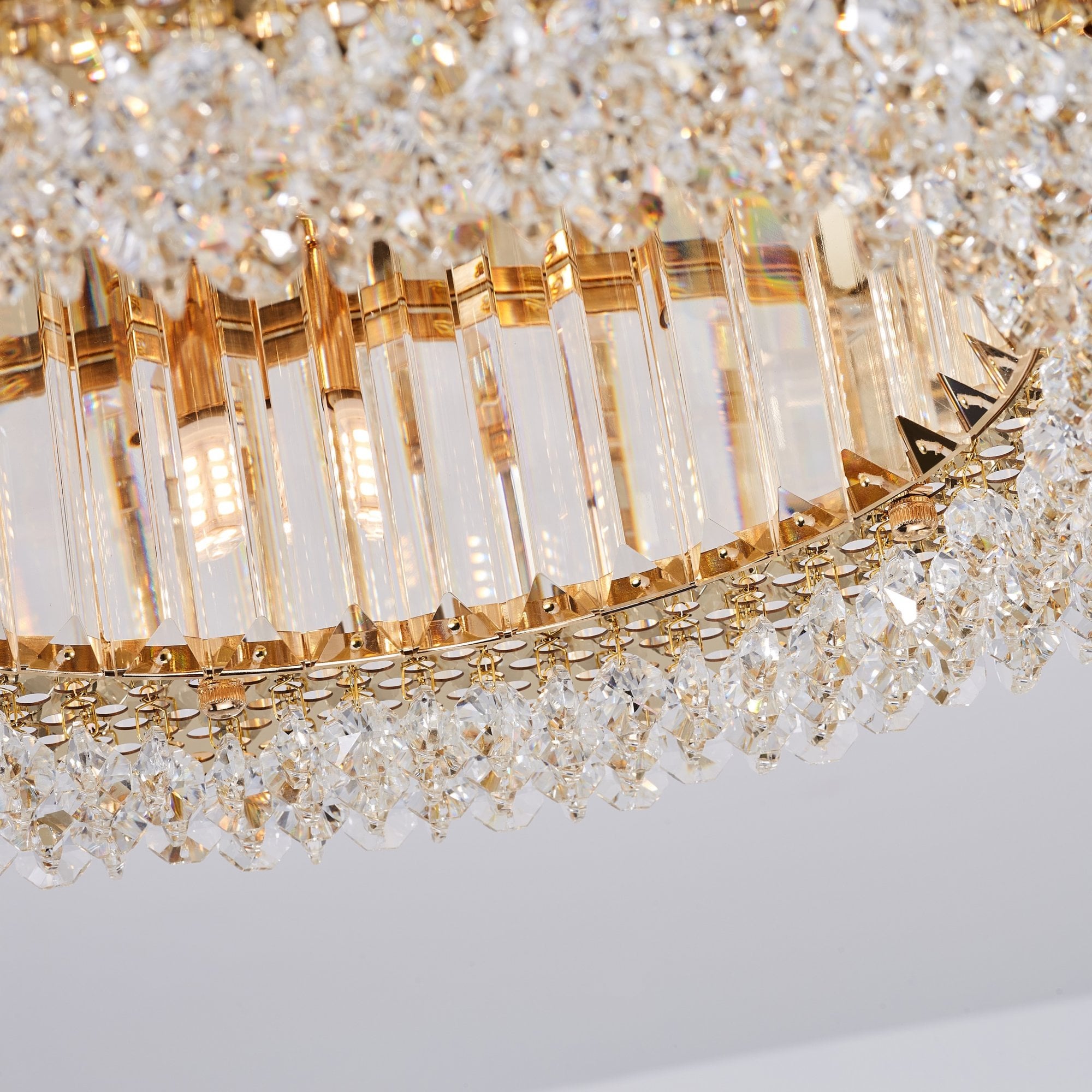 Lampadario Rotondo a Soffitto con 8 Luci in Oro e Cristallo