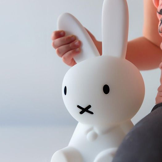 Figura decorativa di coniglio | Design iconico delle figure