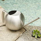 PlantFlow – Elegante annaffiatoio sferico snodato perfetto per piante delicate