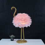 Lampada da tavolo in metallo a forma di fenicottero con piume d'oca nordico contemporaneo, 1 luce per comodino