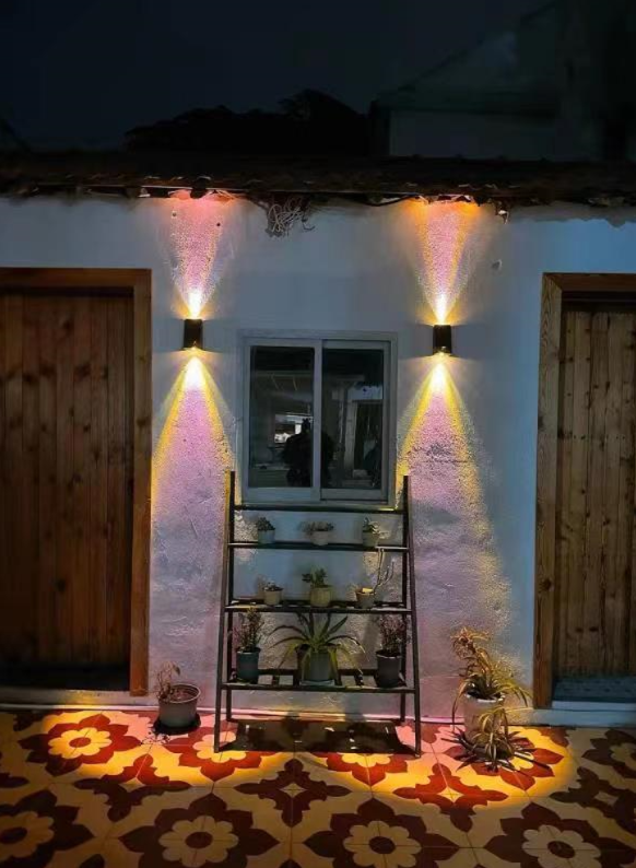 Lampada da Parete LED Impermeabile a Trapezio Semplice per Esterni con Luce Su e Giù
