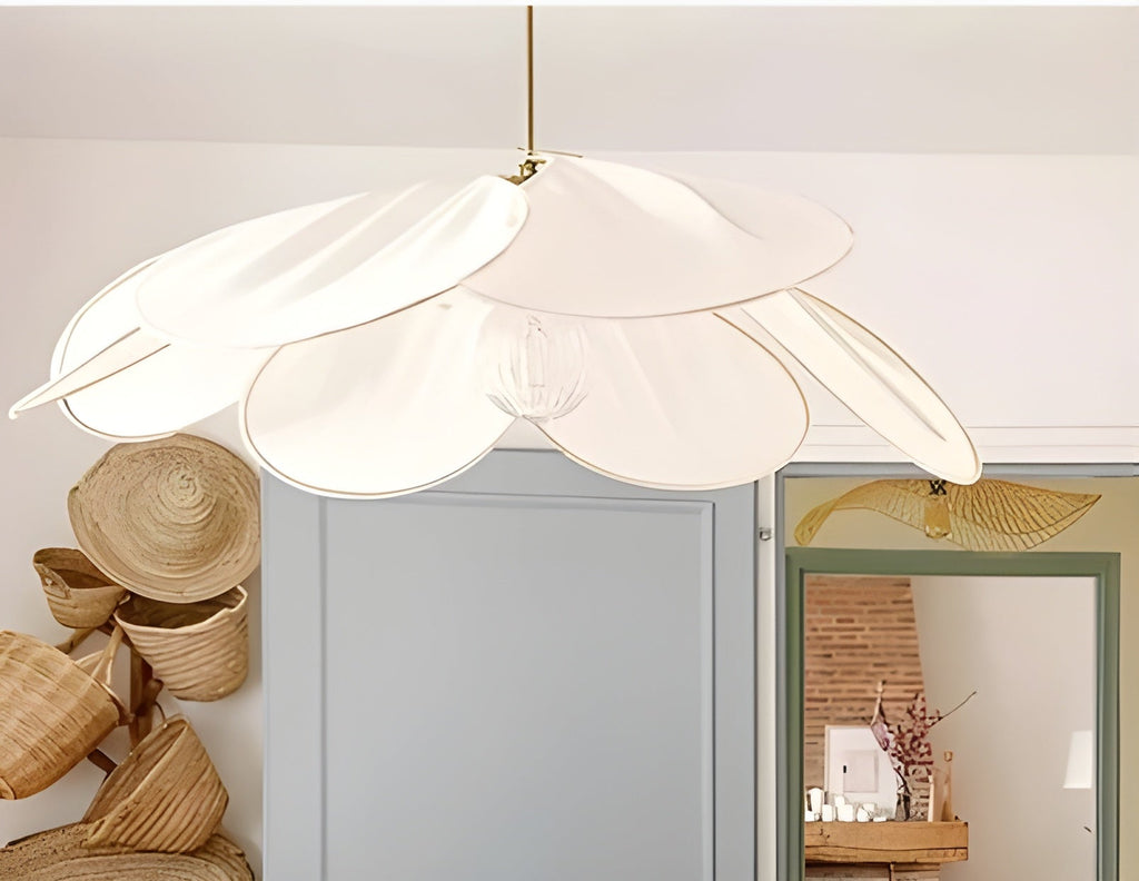 Lampada a sospensione con fiori di tessuto – Illuminazione moderna e decorativa per ambienti domestici