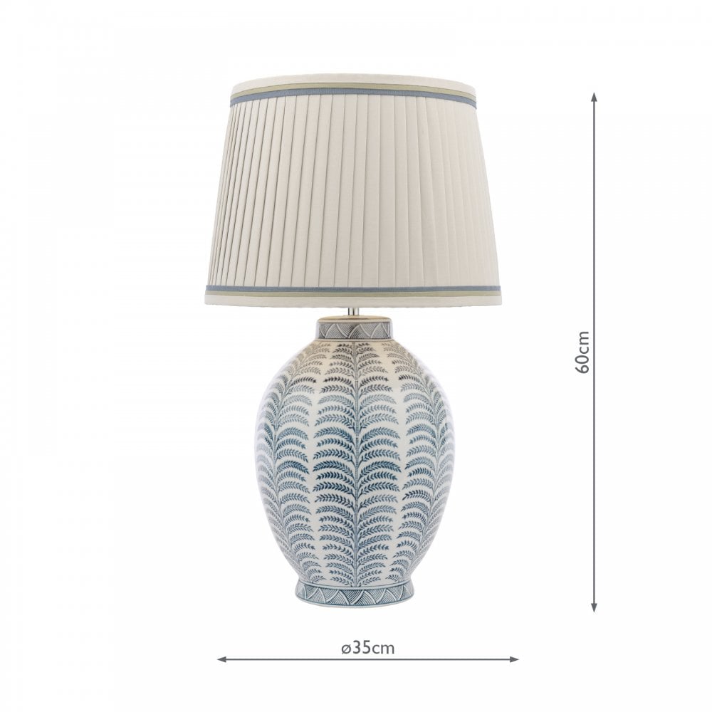 Lampada da tavolo in ceramica blu Stannard con paralume in seta artificiale naturale