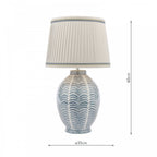 Lampada da tavolo in ceramica blu Stannard con paralume in seta artificiale naturale