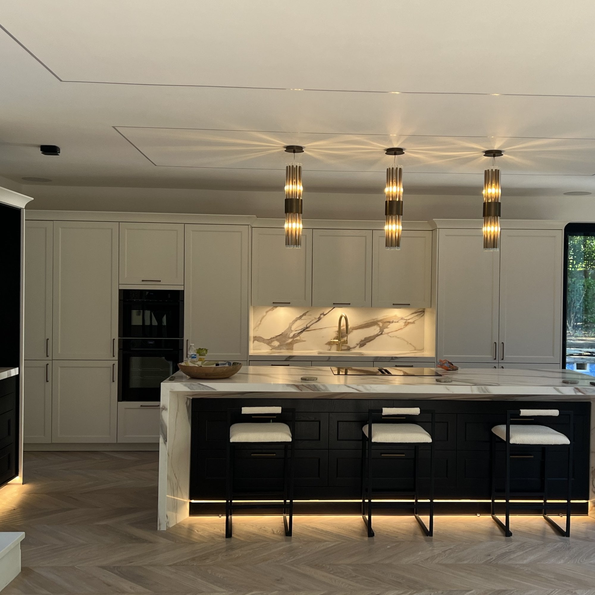 Colmar Lampada a Sospensione in Ottone Antico con Aste di Vetro Trasparente
