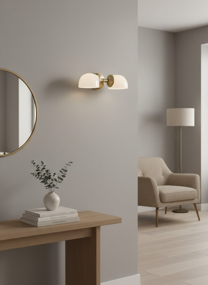 Applique a Doppia Globo – Luce da Parete Orizzontale con Finitura in Ottone Lucido