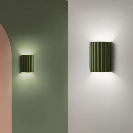 Applique a muro in resina nordica contemporanea a 2 luci per camera da letto