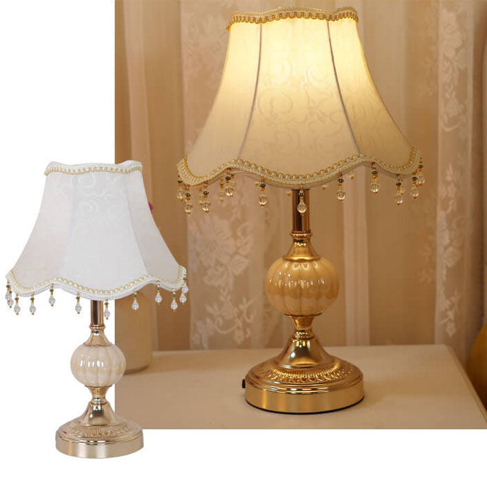 Lampada da Tavolo Tradizionale Vintage in Tessuto Floreale con Placcatura in Vetro per Camera da Letto