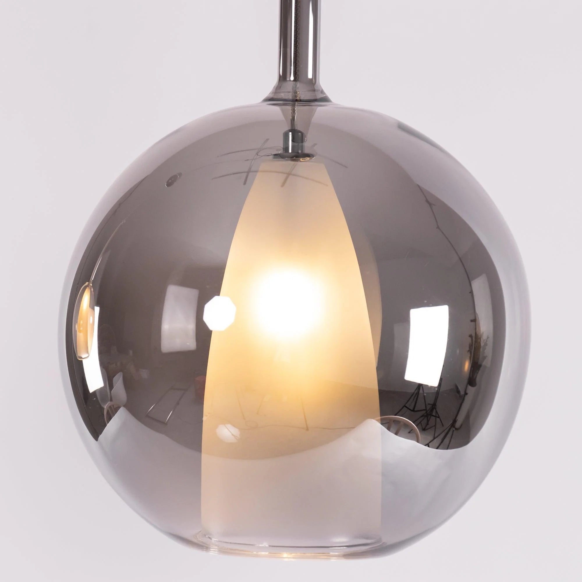 Lampada a sospensione in vetro sferico minimalista