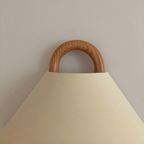 Applique moderna originale in legno massello plissettato a semicerchio con 1 luce
