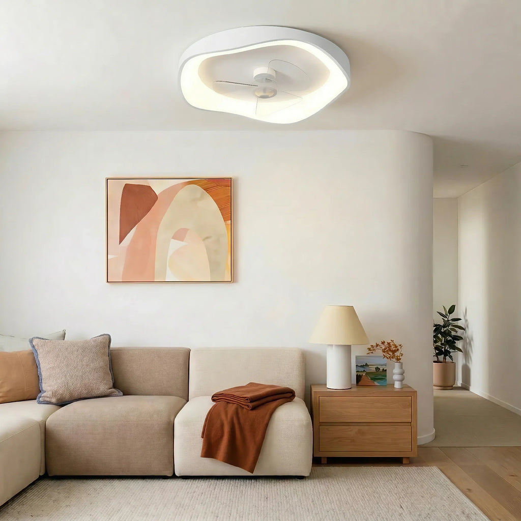 Ventilatore da soffitto bianco in minimalismo moderno con luce