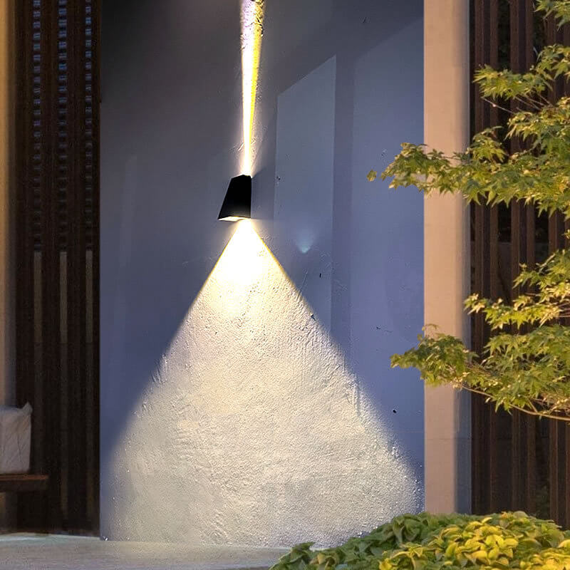 Lampada da Parete LED Impermeabile a Trapezio Semplice per Esterni con Luce Su e Giù