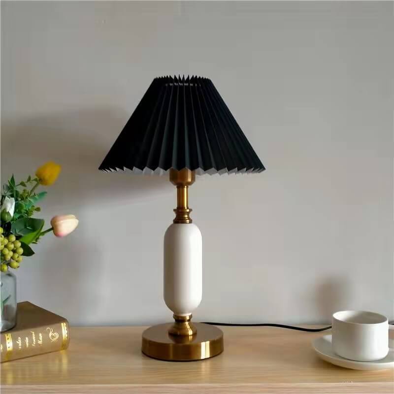 Lampada da Tavolo Tradizionale Francese con Paralume Pieghettato in Tessuto PVC e Metallo per Camera da Letto