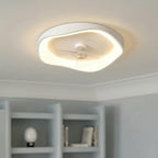 Ventilatore da soffitto bianco in minimalismo moderno con luce