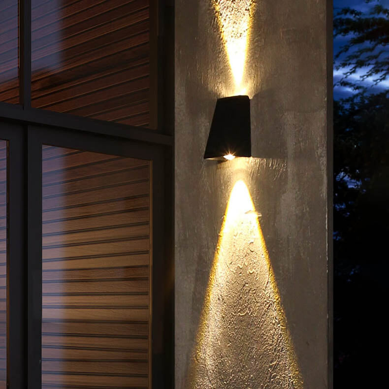 Lampada da Parete LED Impermeabile a Trapezio Semplice per Esterni con Luce Su e Giù