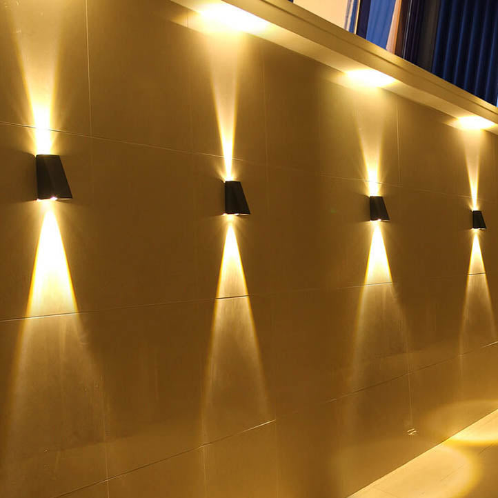 Lampada da Parete LED Impermeabile a Trapezio Semplice per Esterni con Luce Su e Giù