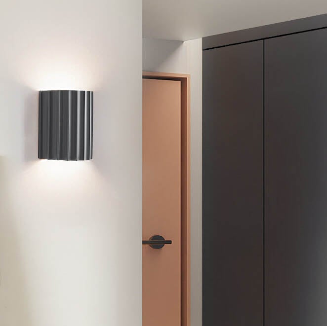 Lampada da parete a sconce con cilindro mezzo striato in resina Macaron 1 luce