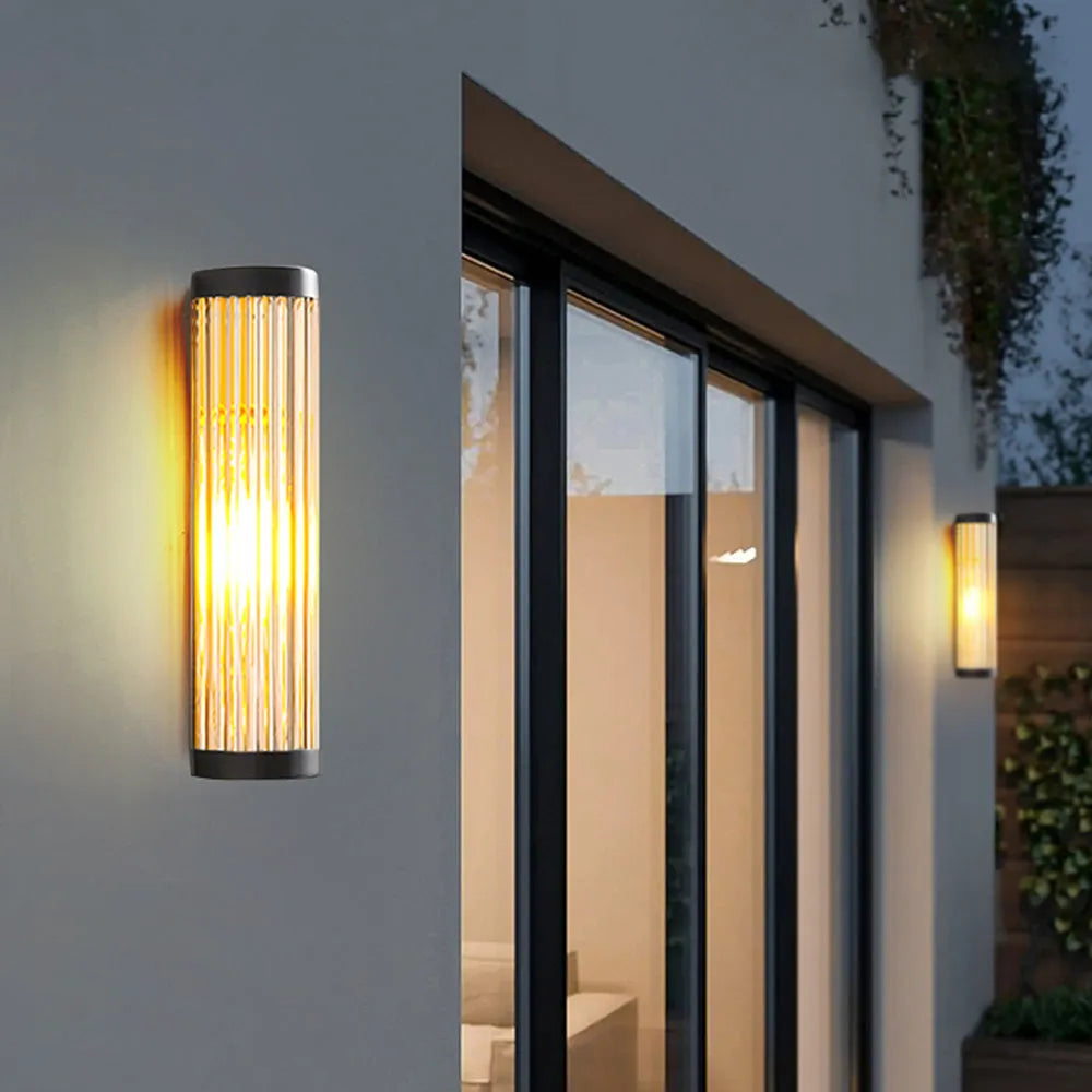 Lampada da Parete Esterna in Metallo/Vetro Semi-Cilindrica Moderna Yoru, Nera