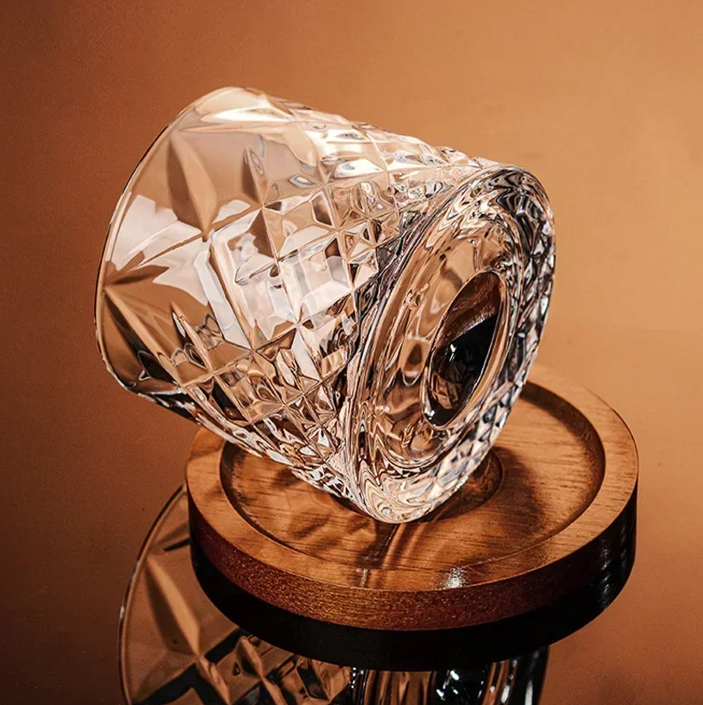 WhiskeySpin - Bicchiere di whisky premium con base rotante intricata per un'esperienza unica