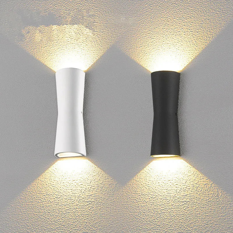 Lampada da Parete Esterno Minimalista Laxor in Metallo Impermeabile, Nero/Bianco