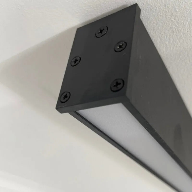Lampada da soffitto/parete nera lineare Solin