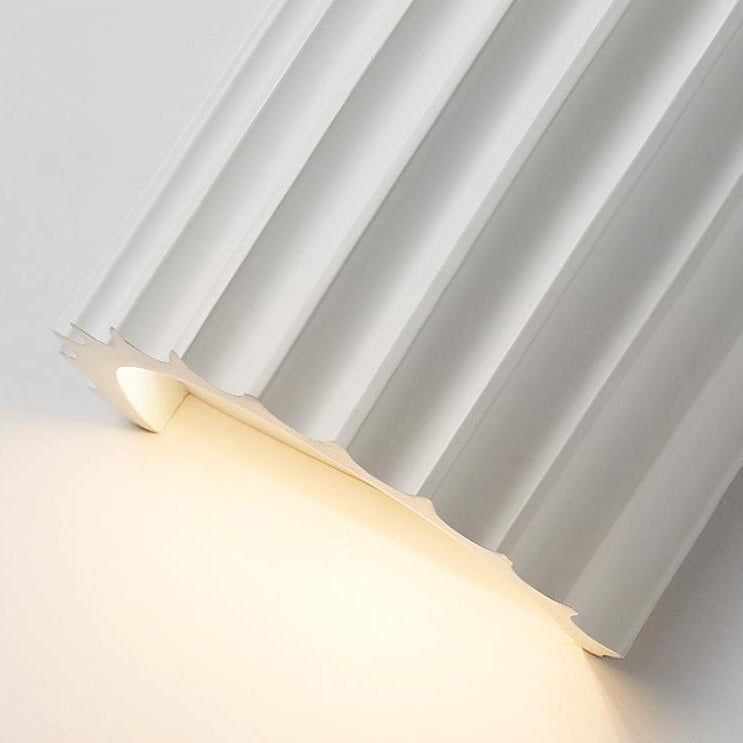 Applique da parete contemporanea scandinava in resina a mezza colonna con 2 luci per corridoio