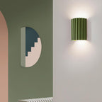 Applique da parete contemporanea scandinava in resina a mezza colonna con 2 luci per corridoio