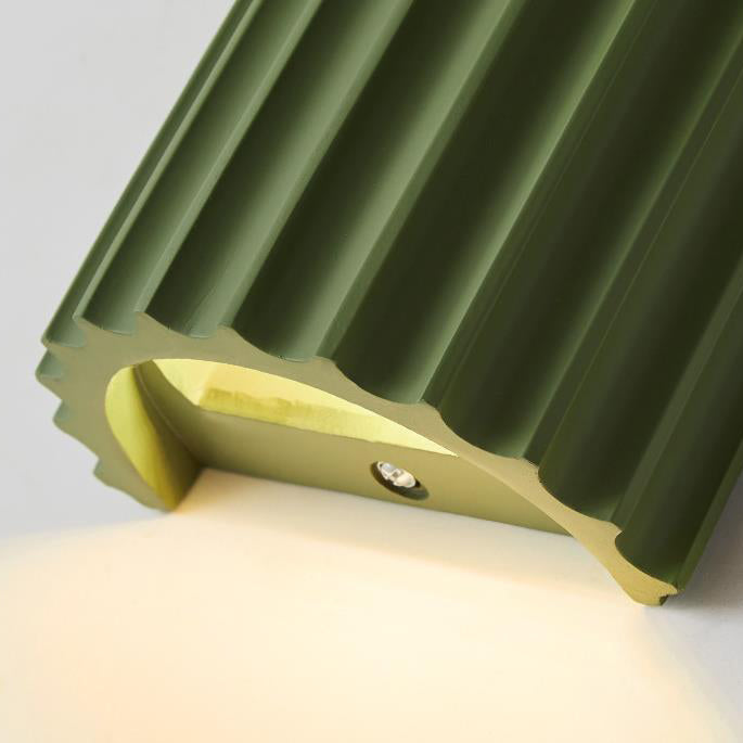 Applique da parete contemporanea scandinava in resina a mezza colonna con 2 luci per corridoio