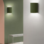 Applique da parete contemporanea scandinava in resina a mezza colonna con 2 luci per corridoio