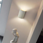 Applique da parete contemporanea scandinava in resina a mezza colonna con 2 luci per corridoio