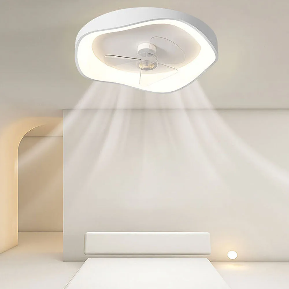 Ventilatore da soffitto bianco in minimalismo moderno con luce