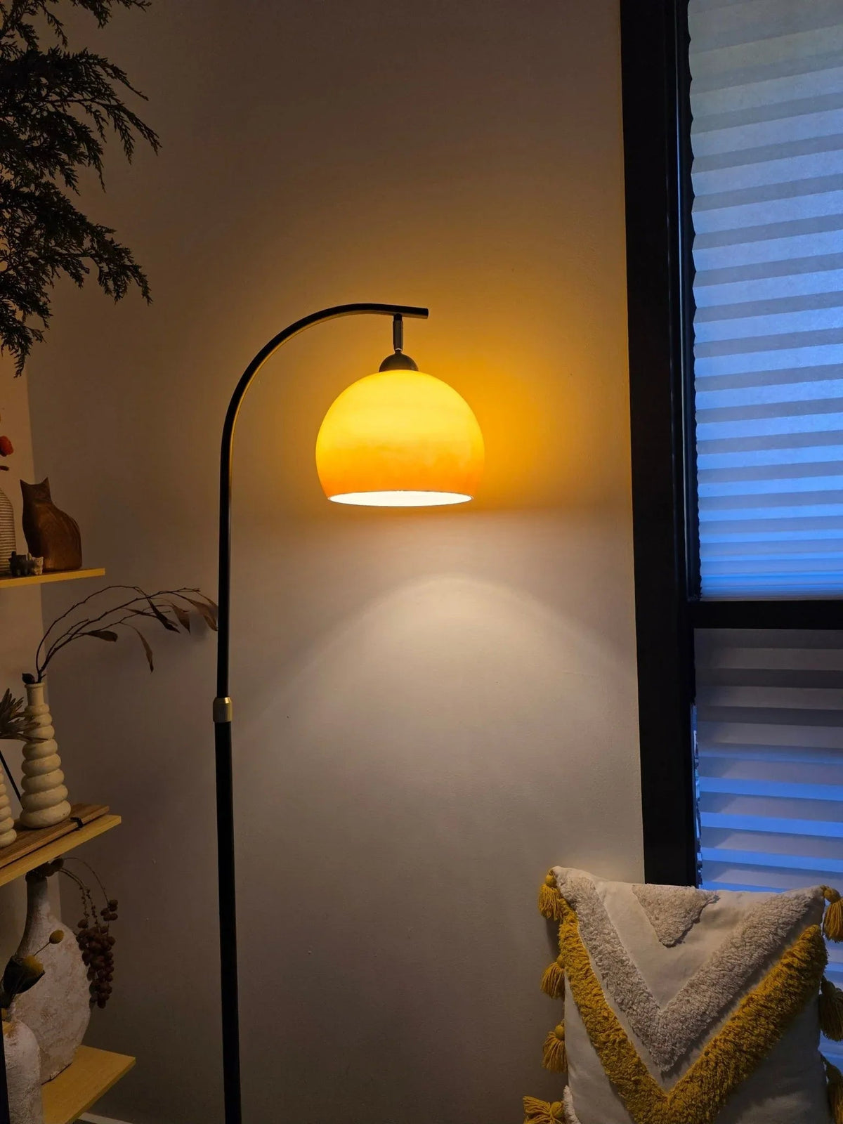 Lampada da Terra Bauhaus Arc con Paralume in Vetro – Lampada dal Design Minimalista