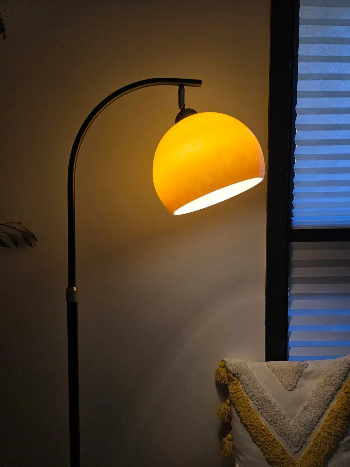 Lampada da Terra Bauhaus Arc con Paralume in Vetro – Lampada dal Design Minimalista